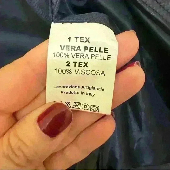 Genuine Italian leather motorcycle jacket in dark blue, fits like a S or XS. - Picture 9 of 12